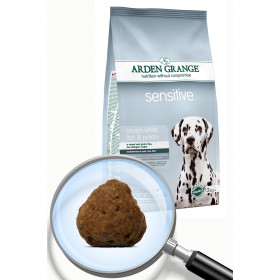 Суха храна за пораснали кучета от всеки размер и порода Arden Grange Adult Sensitive с океанска бяла риба подходяща за кучета за кожни проблеми и чувствителен стомах